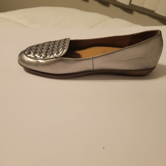 AEROSOLES Silver Woven Flats - Picture 9 of 11